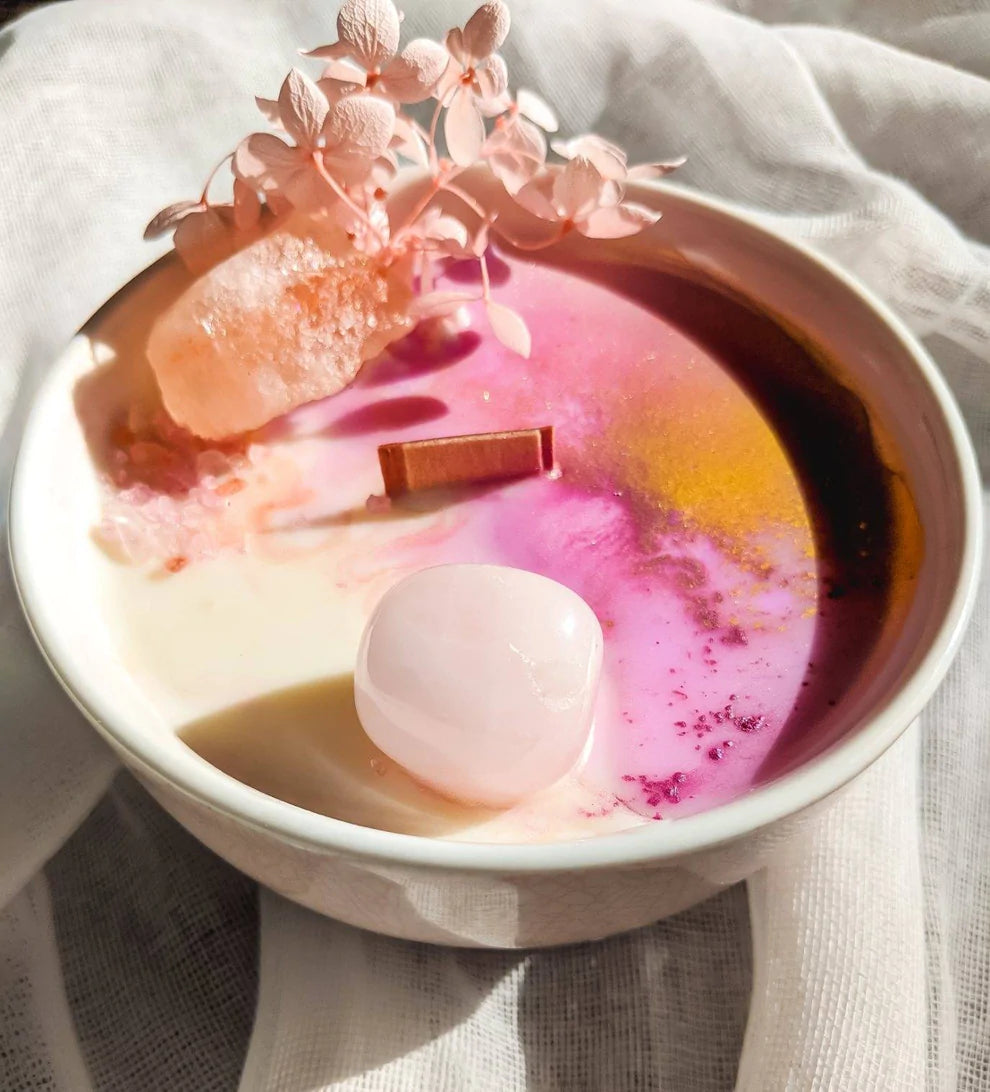 WOODWICKS & WILDFLOWERS Dreamy Strawberry Cream + Rose Quartz + Pink Salt Artisan Soy Candle