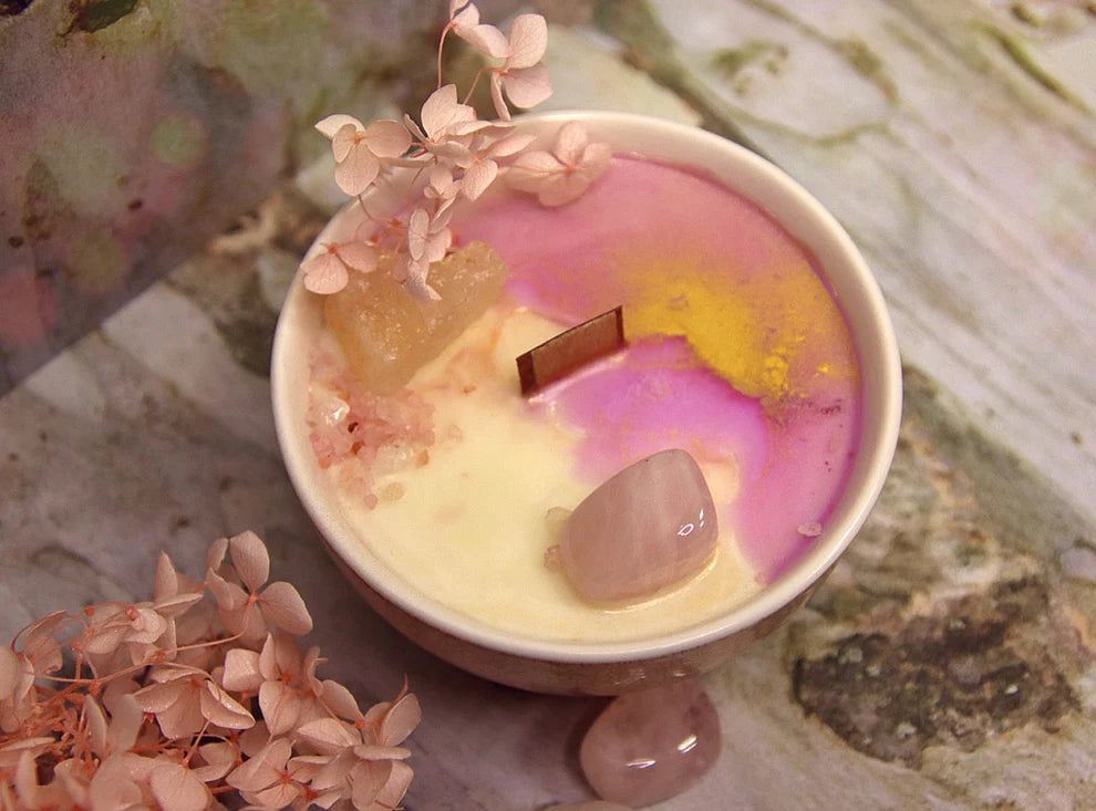 WOODWICKS & WILDFLOWERS Dreamy Strawberry Cream + Rose Quartz + Pink Salt Artisan Soy Candle